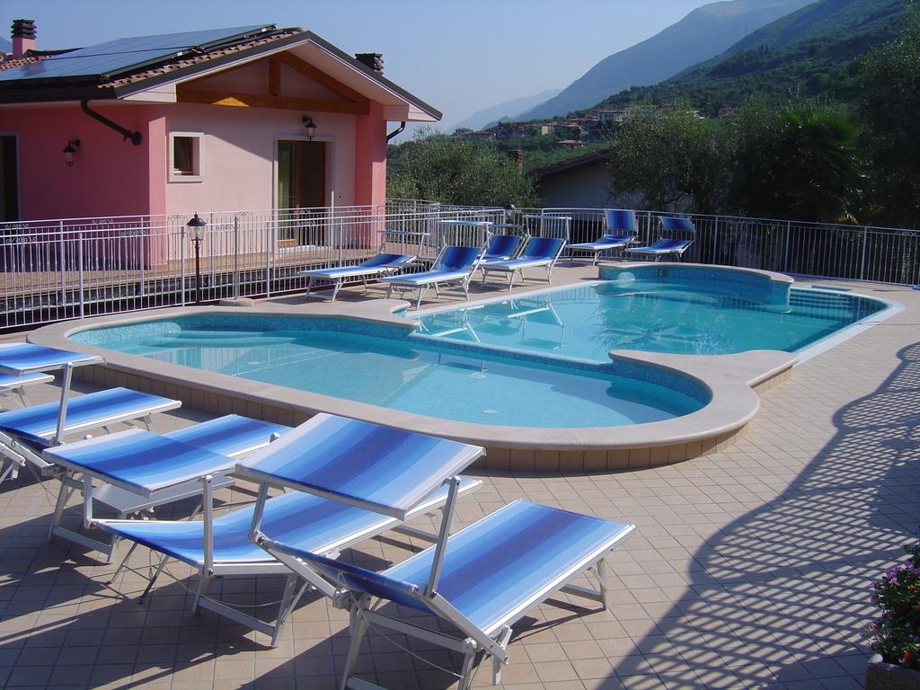 Hotel Residence Panoramica Бренцоне-суль-Гарда Екстер'єр фото