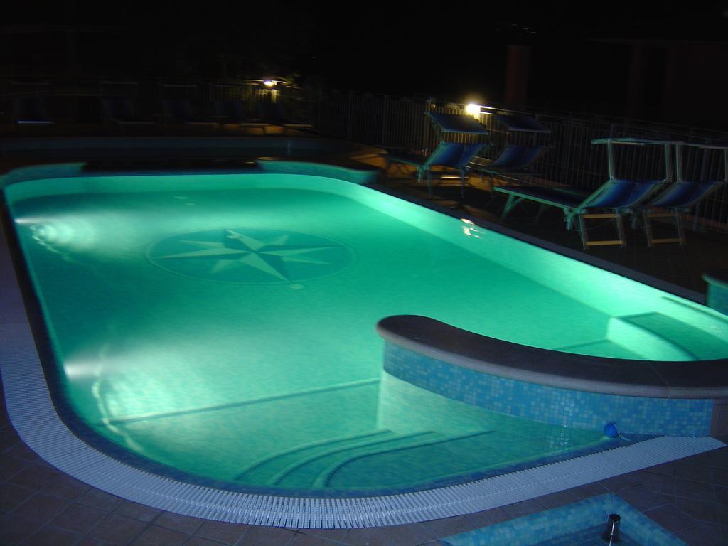 Hotel Residence Panoramica Бренцоне-суль-Гарда Екстер'єр фото
