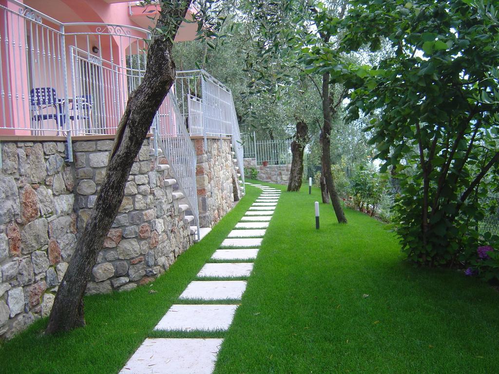 Hotel Residence Panoramica Бренцоне-суль-Гарда Екстер'єр фото