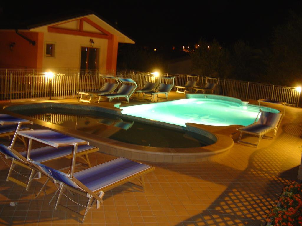 Hotel Residence Panoramica Бренцоне-суль-Гарда Екстер'єр фото